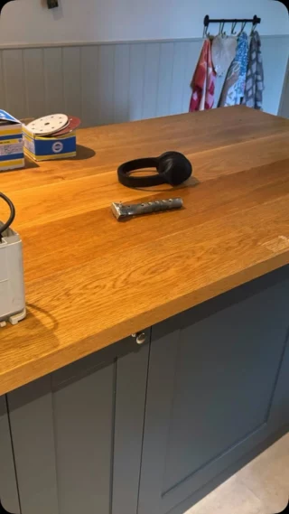 Bringing Wood Back to Life! ✨🪵We recently restored an oak worktop and a beautiful teak table with:
✔️ Expert sanding to remove wear and reveal the grain
✔️ Finished in matt hard wax oil for a natural, durable finishNow both pieces look fresh, rich in character, and ready to be enjoyed again!
#oak #oakfurniture #oakworktop #oakworktopsanding #teak #teaktable #teakfurniture #furniturerestoration #homerenovation #homeimprovement