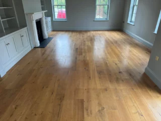 Old yellow oak, sanded & coloured in walnut. 3 coats of Matt lacquer 👌